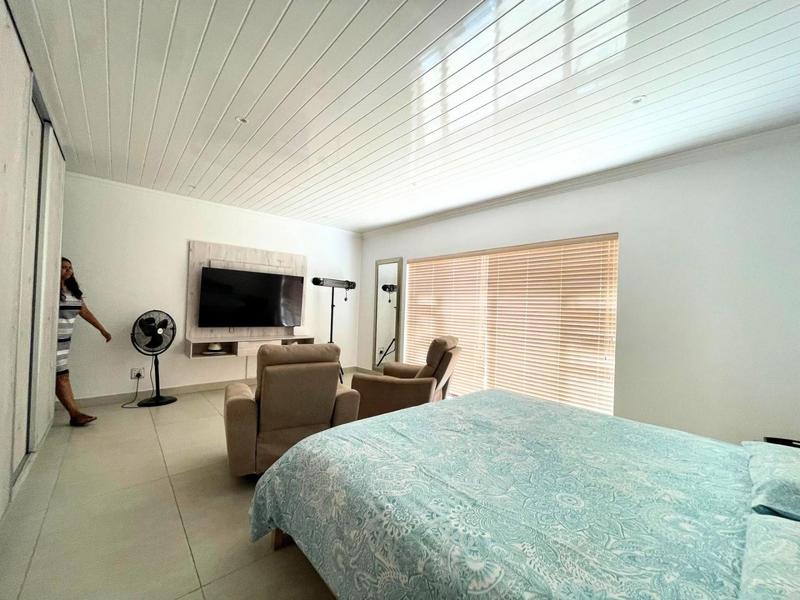 10 Bedroom Property for Sale in Chatsworth Western Cape